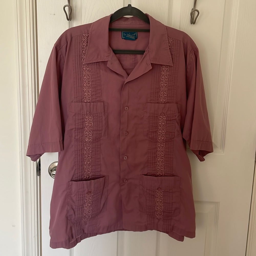 Vintage men’s M Hawaiian red pink pleated embroidered short sleeve 4 pocket